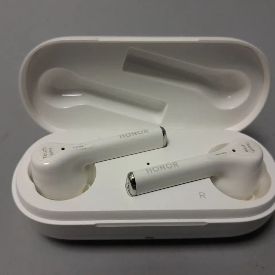 BOXED HONOR MAGIC EARBUDS IN WHITE