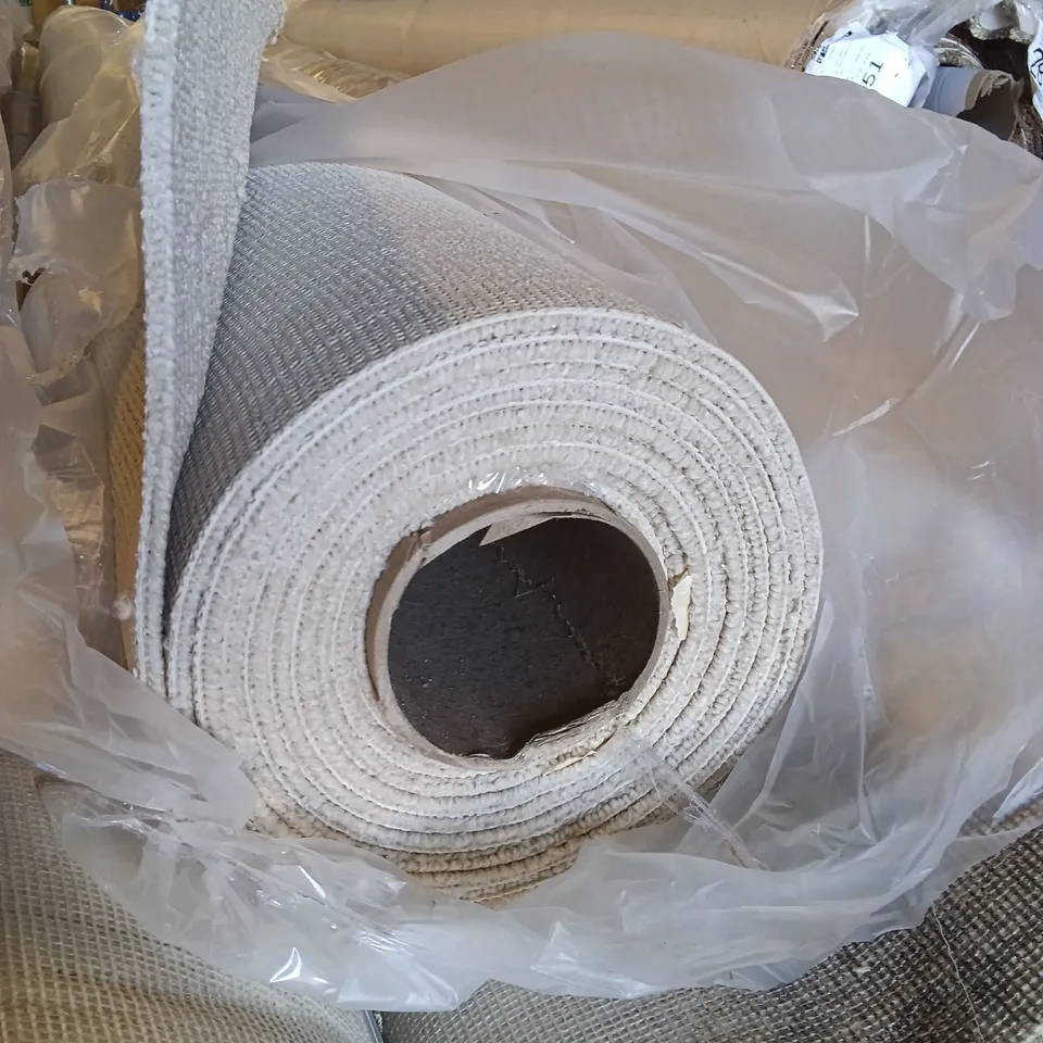 ROLL OF QUALITY DESIGNER STYLE RIB CHAMPAGNE CARPET // APPROX SIZE: 5.0 X 5.0m