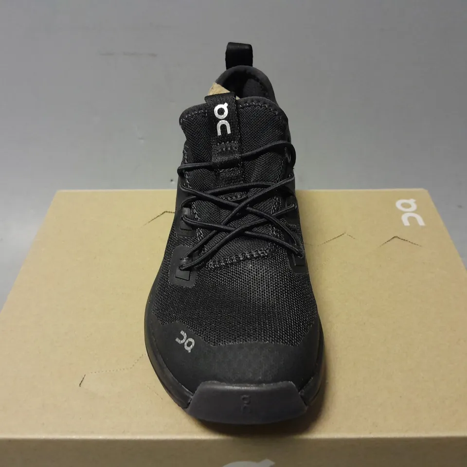 BOXED PAIR OF ON KIDS CLOUDLEAP TRAINERS IN BLACK - UK 10.5K