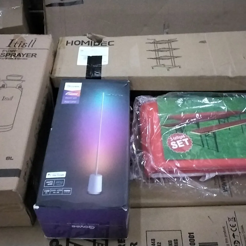 PALLET OF ASSORTED ITEMS INCLUDING PUMP SPRAYER , FLOOR LAMP , BENCH SEAT CUSHION , DRYING RACK 