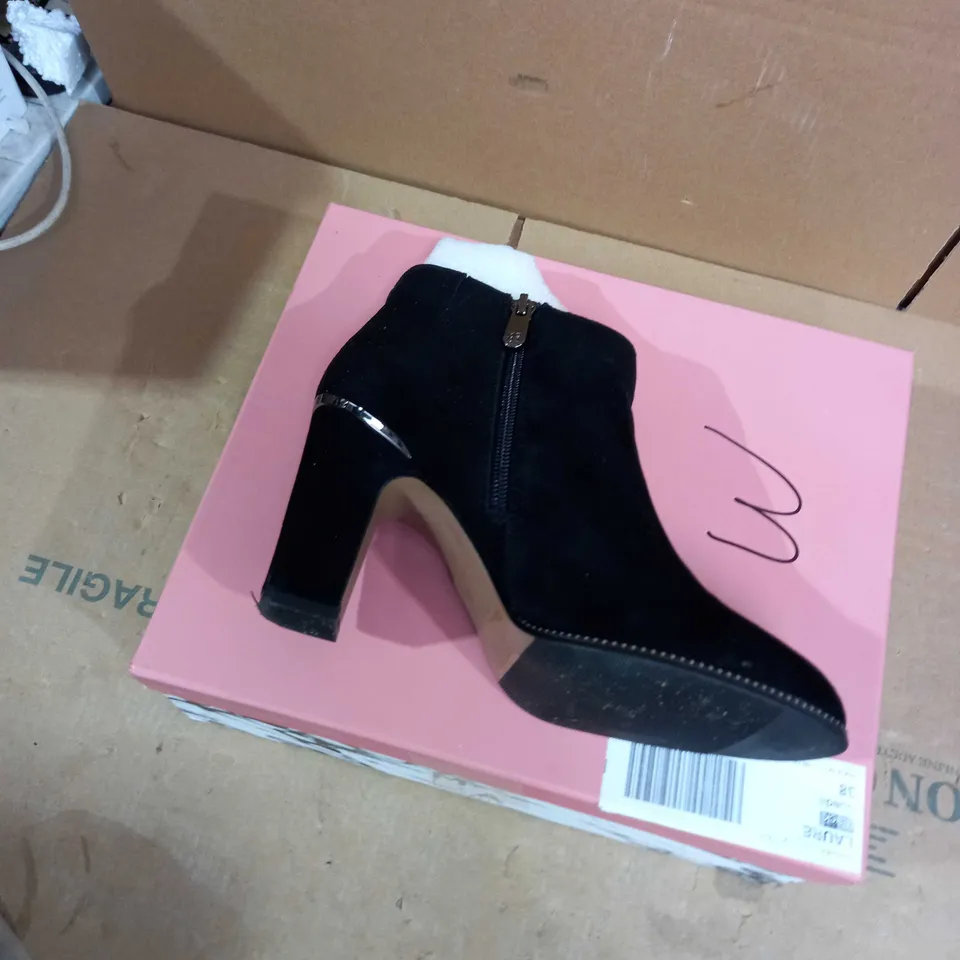 MODA DESIGNER STYLE BOOYS I BLACK SIZE M 
