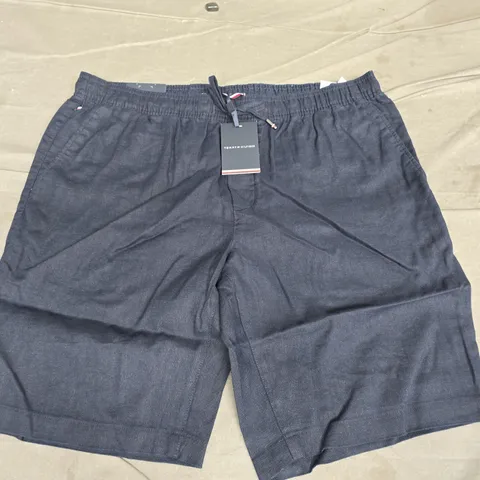 TOMMY HILFIGER RELAXED TAPERED FIT HARLEM LINEN SHORTS IN DESERT SKY - 38NI 