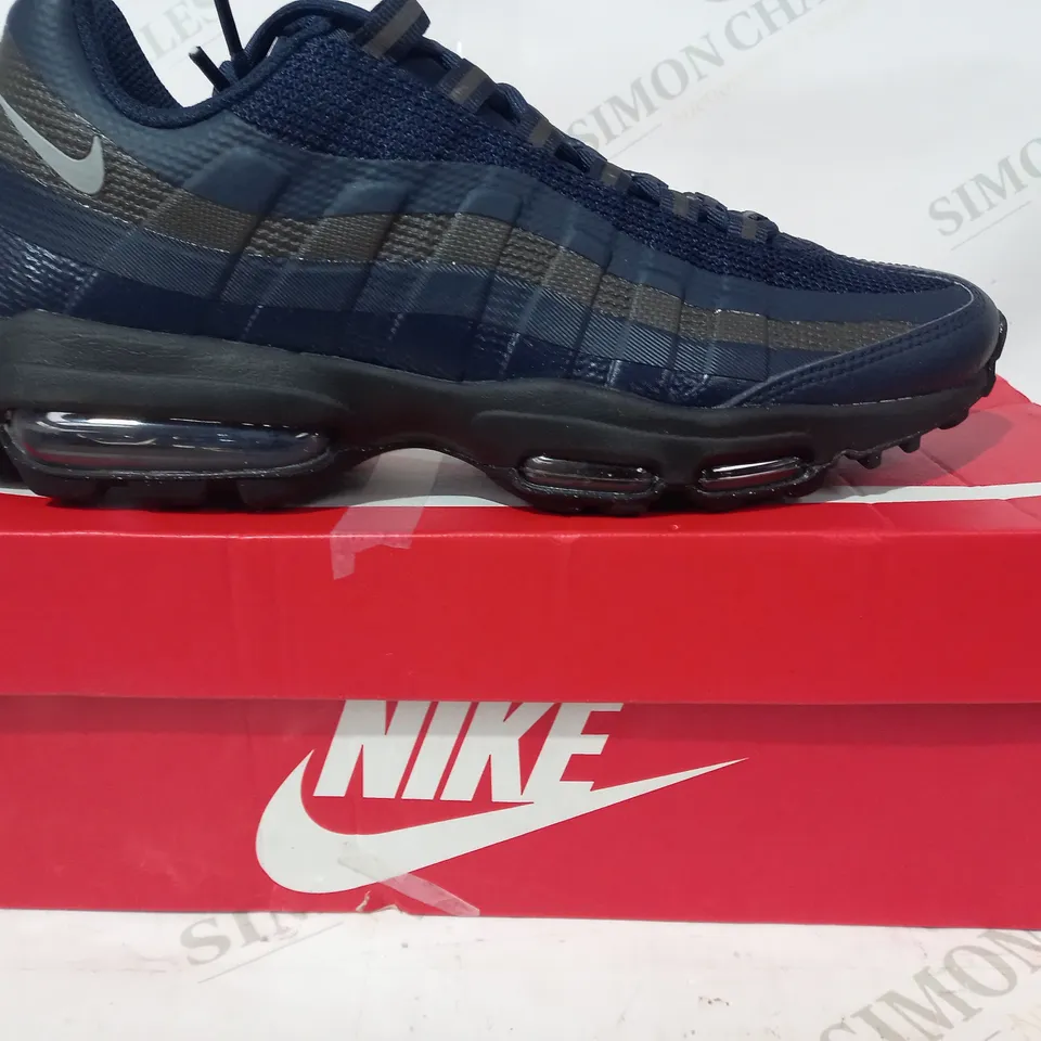 BOXED PAIR OF NIKE AIR MAX 95 UL SHOES IN NAVY UK SIZE 7