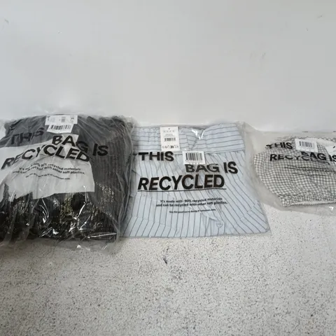 APPROXIMATELY 20 ASSORTED CLOTHING ITEMS IN VARIOUS SIZES, COLOURS & STYLES TO INCLUDE Y2K BOX FIT CREW KNIT, EMILY MICRO TOP, MIA STRAPLESS SHIRT, ETC