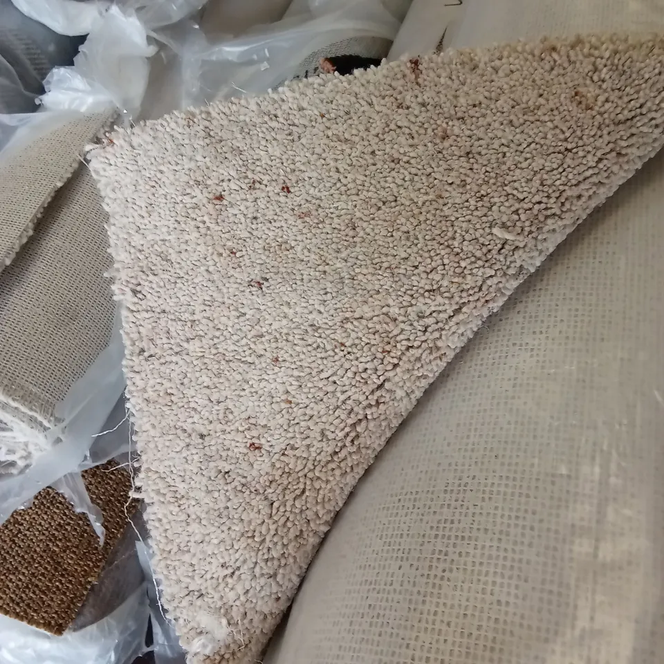 ROLL OF QUALITY STRATHMORE BERBER BRIGHT SKIES CARPET // APPROX SIZE: 4.45 x 4m