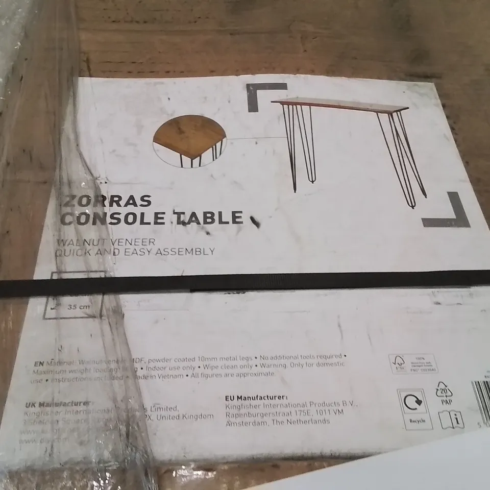 PALLET CONTAINING A LARGE QUANTITY OF BRAND NEW ZORRAS CONSOLE TABLES
