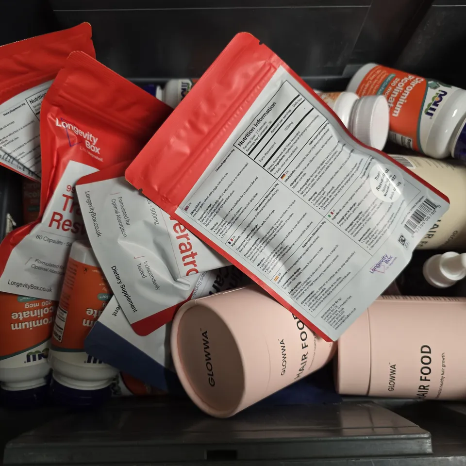 APPROXIMATELY 15 ASSORTED VITAMIN/HEALTH AID PRODUCTS TO INCLUDE GLOWWA HAIR FOOD, METABOLICS B COMPLEX LIQUID, LONGEVITYBOX ZINC, ETC - COLLECTION ONLY