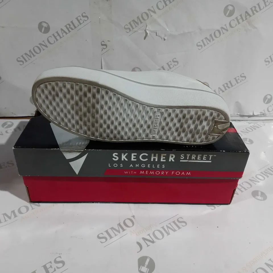 SIZE 6.5 SKECHERS STRETCH LACE TRAINERS WHITE
