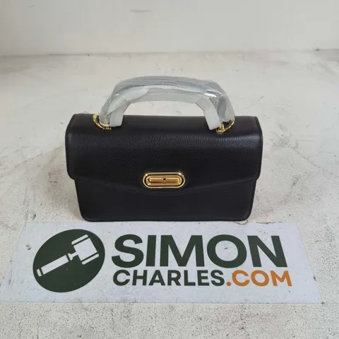 BLACK TEXTURED LEATHER HANDBAG WITH GOLD-TONE CLIP