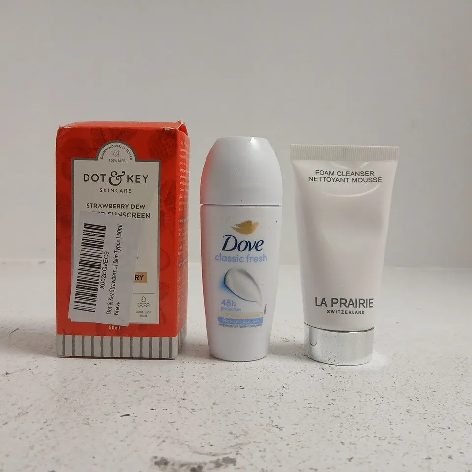 APPROXIMATELY 12 ASSORTED COSMETIC ITEMS INCLUDING VARIOUS MAKES AND BRANDS - COLLECTION ONLY