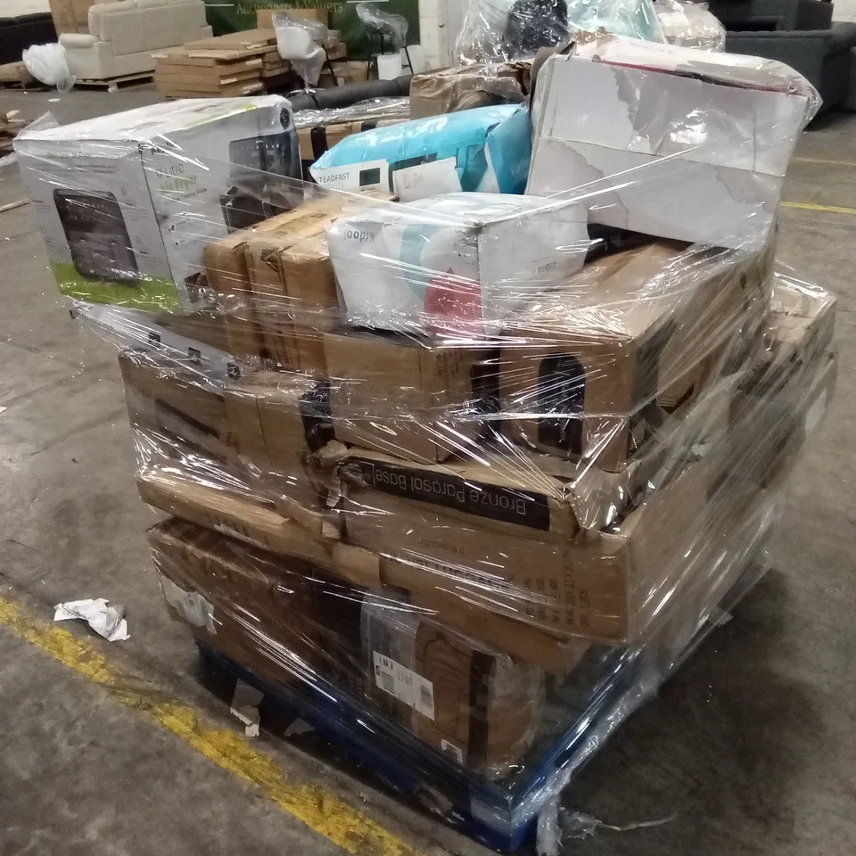 PALLET OF ASSORTED HOUSEHOLD GOODS AND PRODUCTS TO INCLUDE; AIR FRYER, SUITCASE, PARASOL BASE ETC