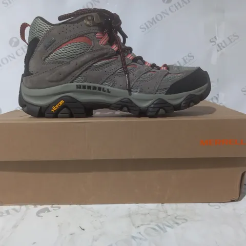 BOXED PAIR OF MERRELL MOAB 3 MID GTX SHOES IN STONE COLOUR UK SIZE 6