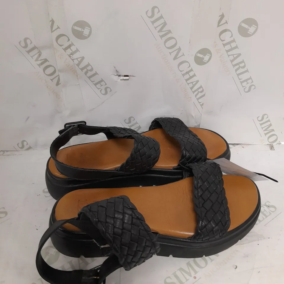 DUNE LONDON LORRIS FLATFORM SANDAL SIZE 6