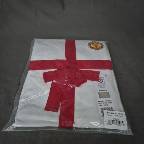 BAGGED MANCHESTER UNITED BOYS KIT PYJAMA SET IN WHITE SIZE 12-13YRS