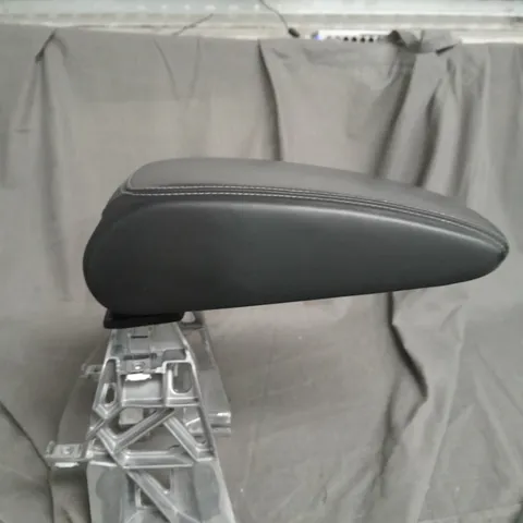 AUDI A3 ARM REST 