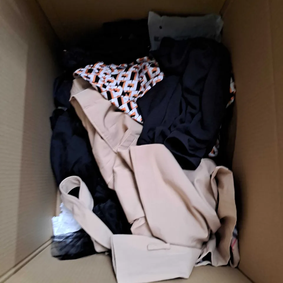 BOX OF APPROXIMATELY 20 ASSORTED CLOTHING AND FASHION ITEMS IN VARIOUS STYLES, SIZES, AND COLOURS - COLLECTION ONLY