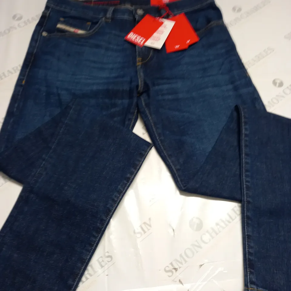 DIESEL SLIM FIT MID WAIST JEANS - W32 L34