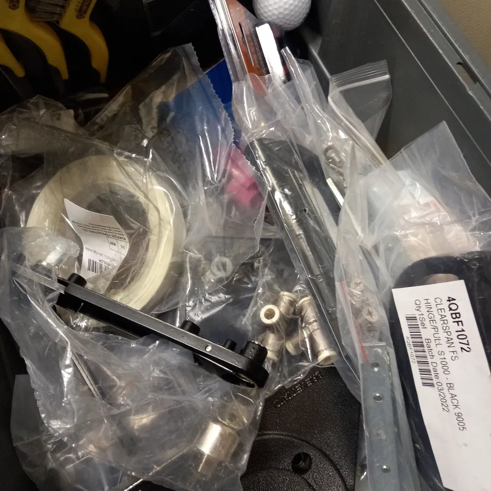 ASSORTED HOUSEHOLD ITEMS 
