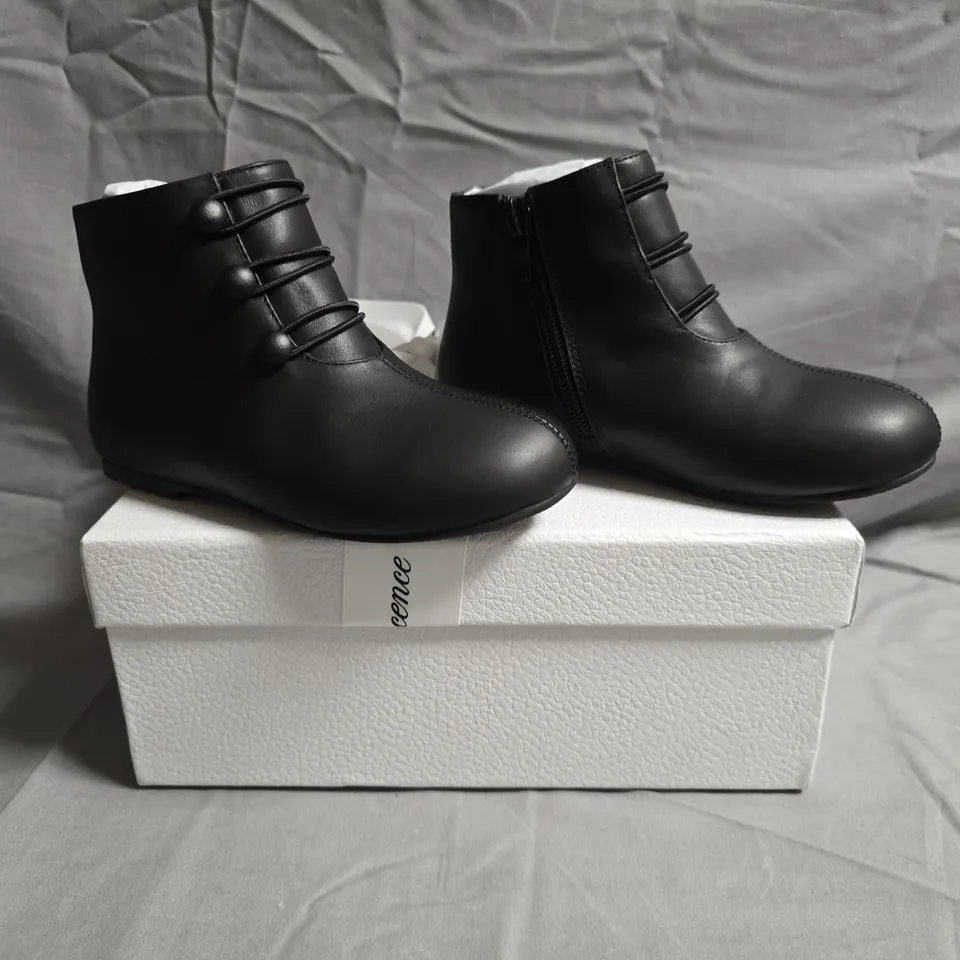 BOXED PAIR OF AGE OF INNOCENCE KIDS VIVIAN BLACK SHOES SIZE EU 27