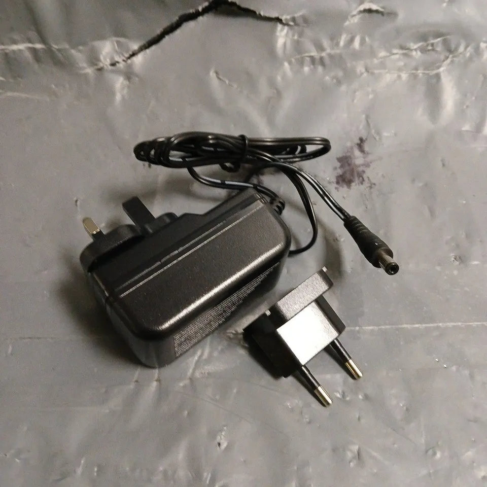 APPROXIMATELY 30 FJ-SW1202000N SWITCHING ADAPTERS 