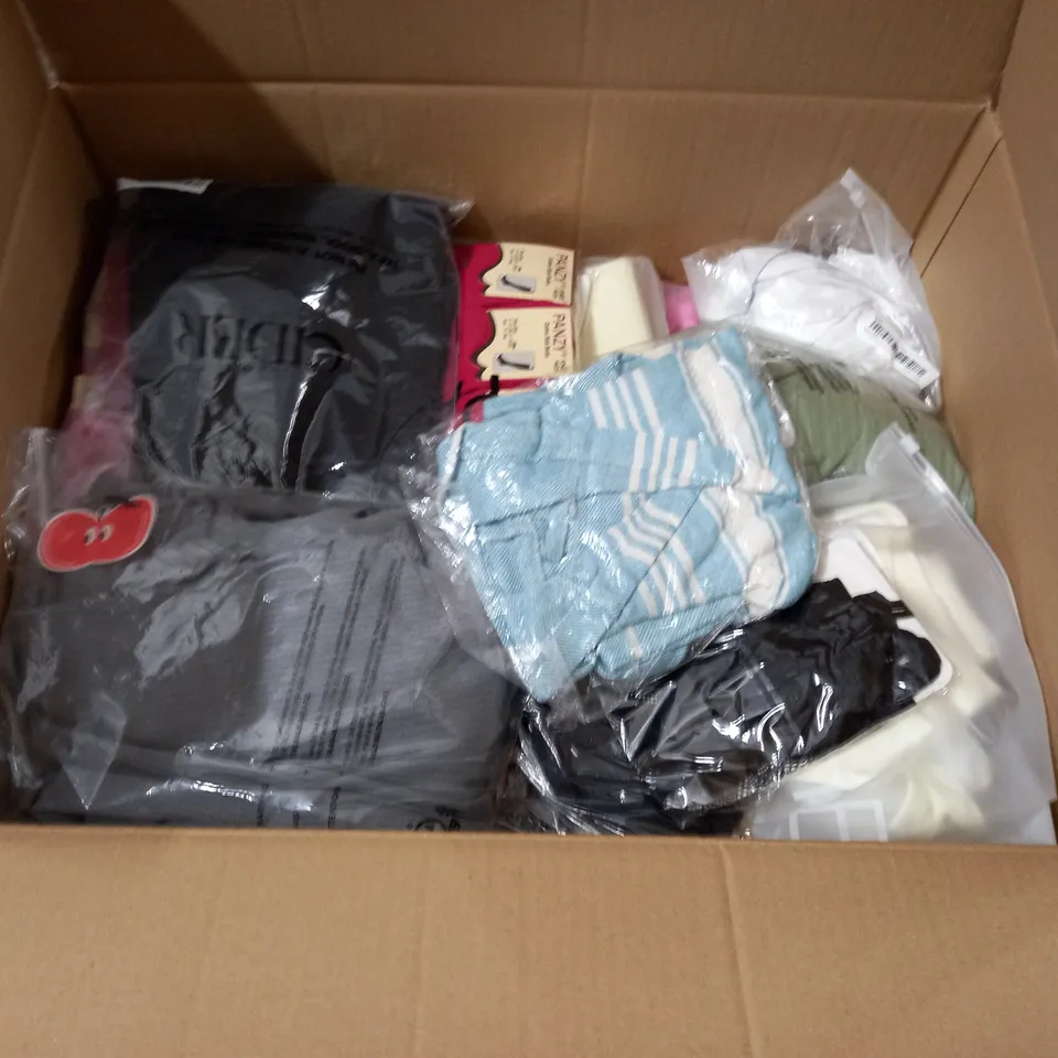 LARGE QUANTITY OF ASSORTED BAGGED CLOTHING ITEMS TO INCLUDE CIDER AND IN THE STYLE