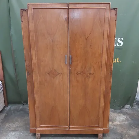 ANTIQUE TRADITIONAL STYLE SOLID WOOD WARDROBE 