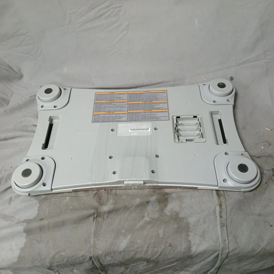 NINTENDO WII BALANCE BOARD – WHITE. 