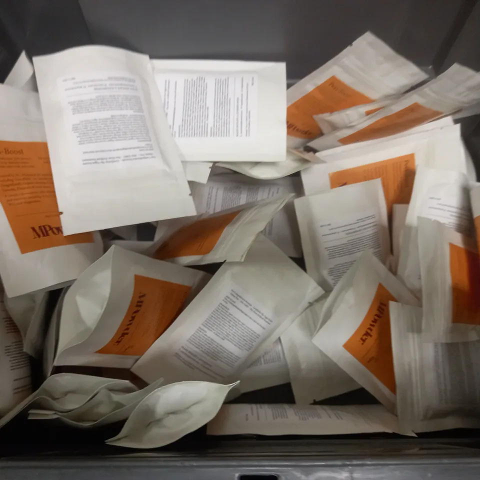 BOX OF APPROX 30 ASSORTED FOOD ITEMS TO INCLUDE - WHITE VINEGAR 5L - MPOWDER PERI-BOOST 