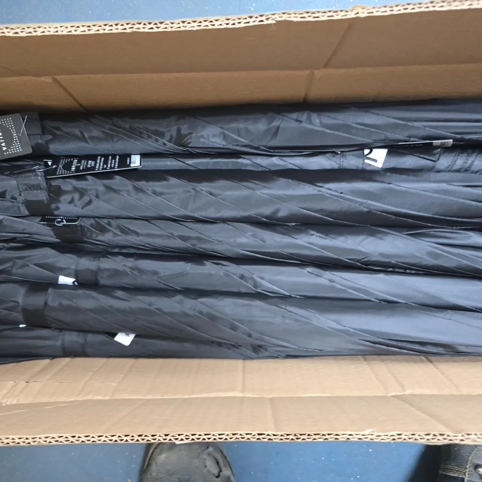 APPROXIMATELY 12 FALCONETTI GOLF UMBRELLAS IN BLACK - COLLECTION ONLY