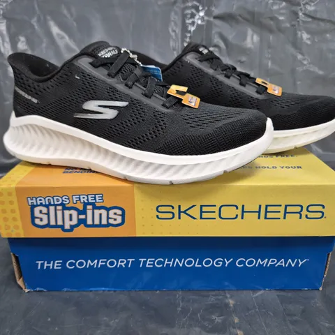 BOXED PAIR OF SKECHERS SLIP-INS TRAINERS IN BLACK SIZE 4