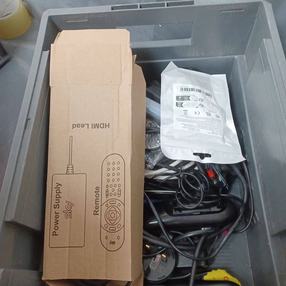 BOX OF APPROXIMATELY 20 ASSORTED ELECTRICAL ITEMS TO INCLUDE REMOTE CONTROLS, CHARGING AND POWER CABLES