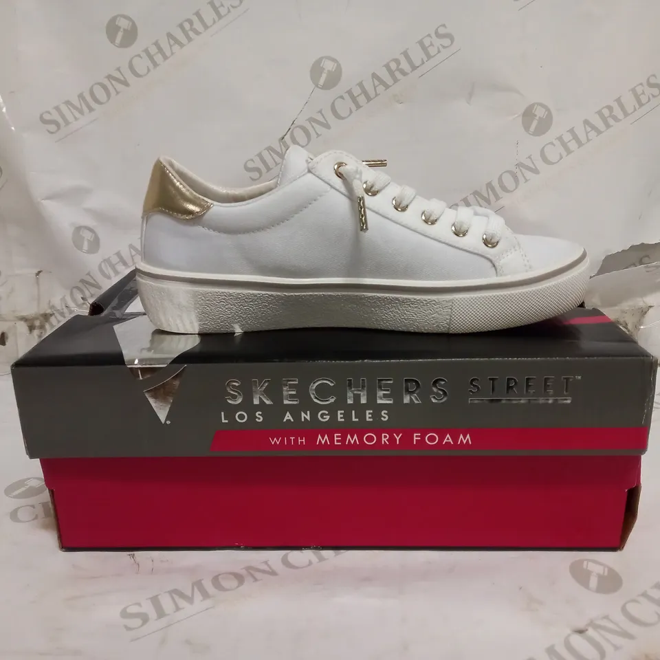 SIZE 3 SKECHERS STRETCH LACE TRAINER WHITE