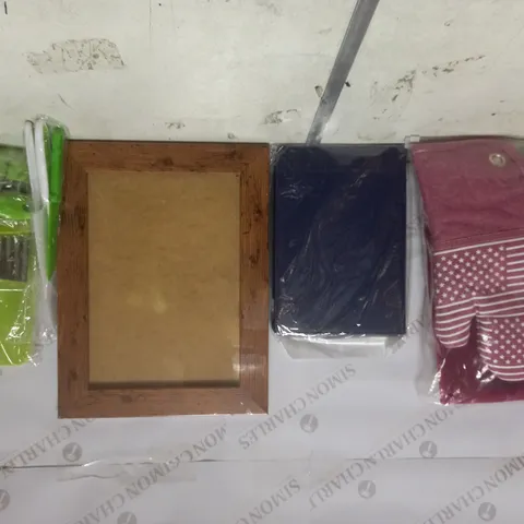 BOX OF APPROXIMATELY 9 ASSORTED ITEMS TO INCLUDE - PLASTIC KITCHEN SET -WOODEN FRAME - OVEN GLOVES ETC