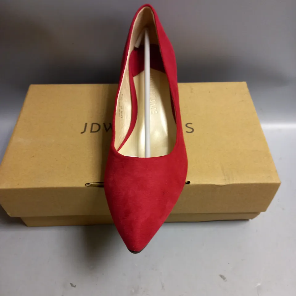 BOXED JD WILLIAMS LADIES SCARLET RED COURT SHOES. SIZE 5