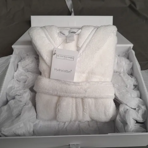 THE LITTLE WHITE COMPANY HYDROCOTTON BABY ROBE IN WITE - 6/12 MONTHS