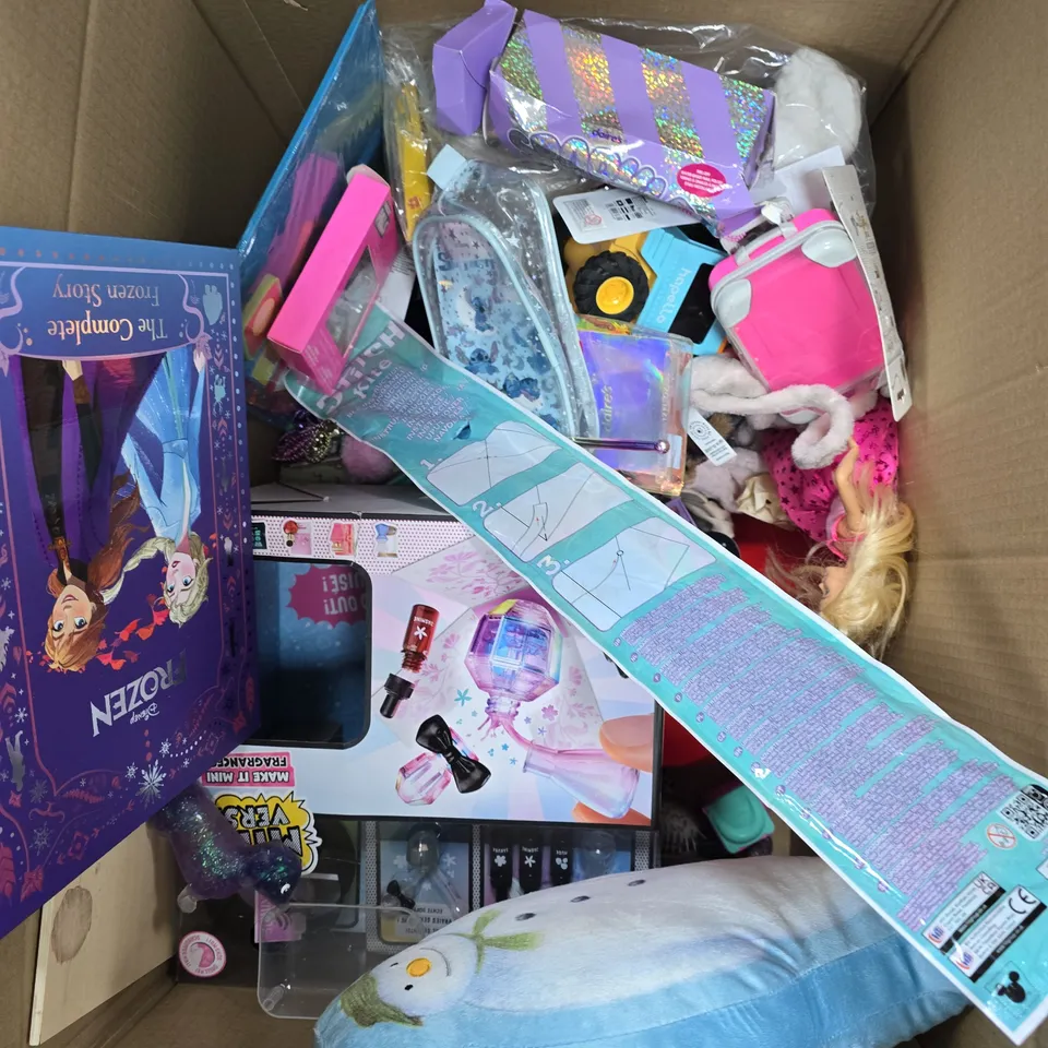 APPROXIMATELY 15 ASSORTED TOYS/GAMES PRODUCTS TO INCLUDE MARBLE MOUNTAIN, PLUSH TOY, RC CAR ETC