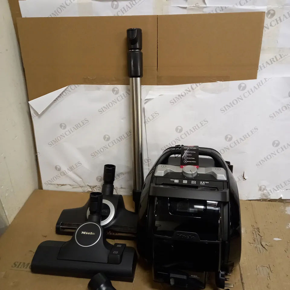 MIELE BOOST CX1 CAT AND DOG VACUUM CLEANER
