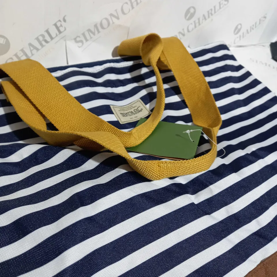 REGATTA GREAT OUTDOORS STAMFORD BEACH BAG | NAVY STRIPE