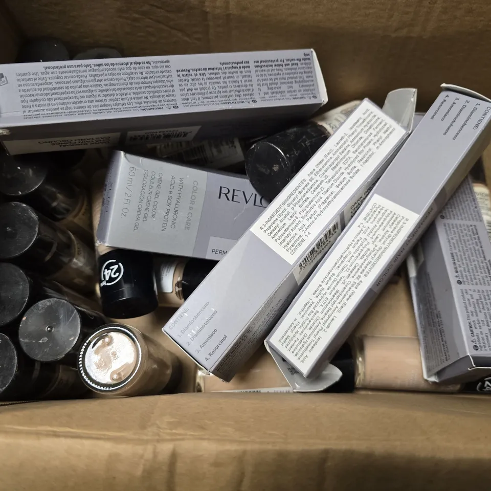 BOX OF APPROXIMATELY 15 ASSORTED REVLON ITEMS TO INCLUDE - COLOURSTAY MAKEUP 200 NUDE , REVLONISSIMO COLOURSMETIQUE CREME GEL COLOUR 
