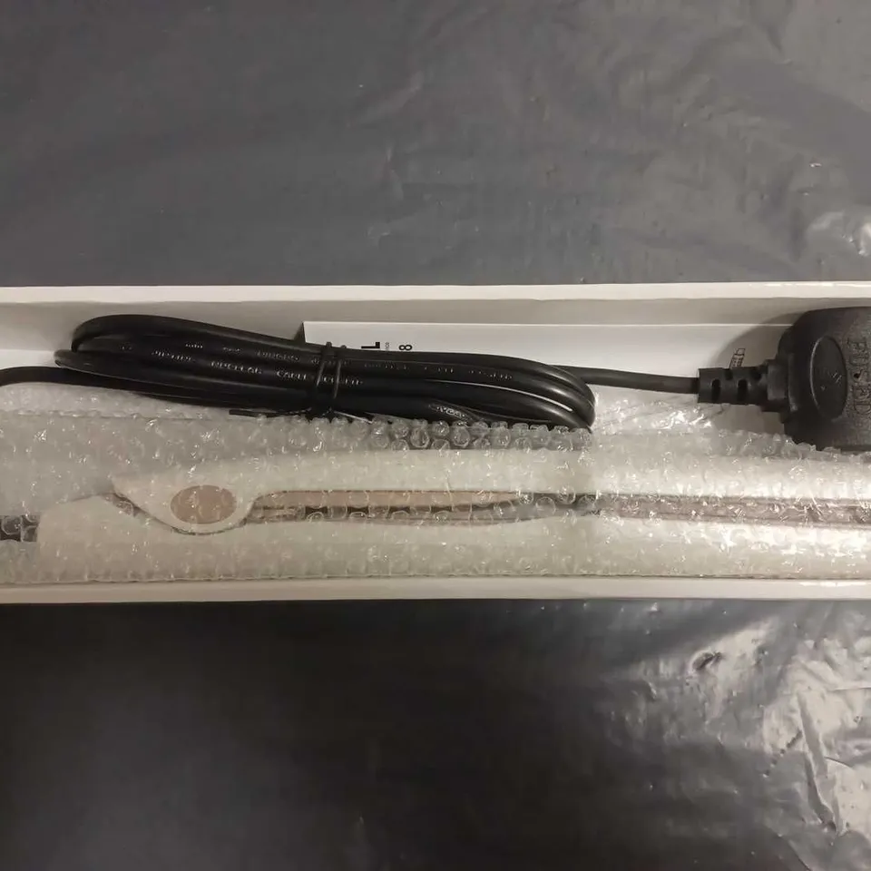 BOXED WAUT CHIC PROFESSIONAL HAIR STRAIGHTENER