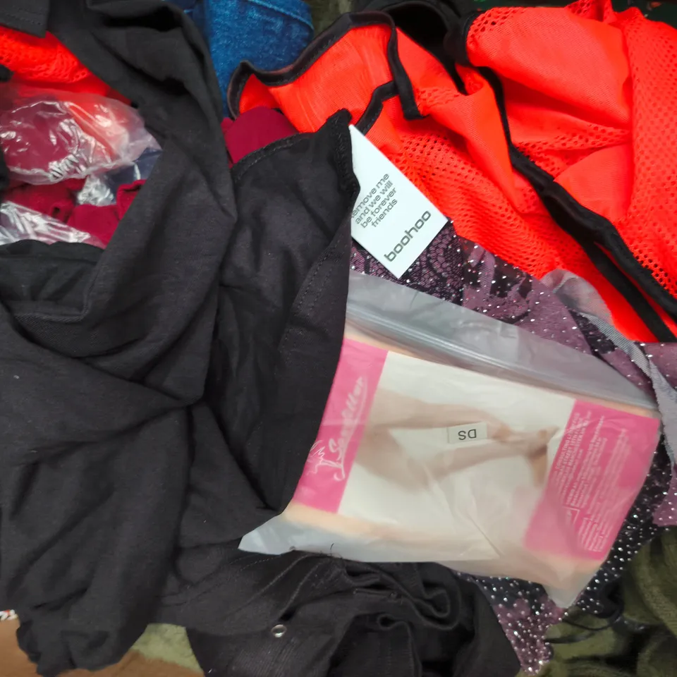 APPROXIMATELY 20 ASSORTED CLOTHING AND FASHION PRODUCTS IN VARIOUS STYLES AND SIZES - COLLECTION ONLY