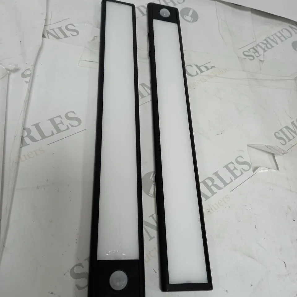 2 MAGNETIC LIGHT STRIPS 