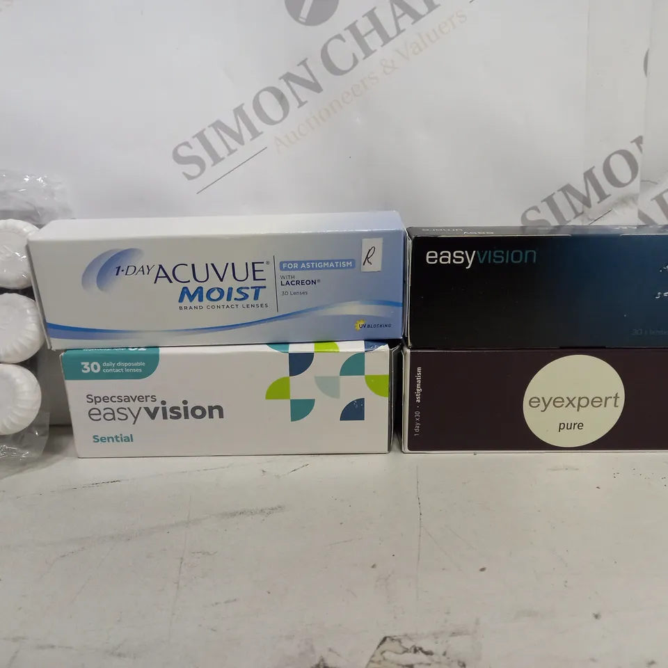 BOX OF APPROX 20 ASSORTED VISION CARE ITEMS TO INCLUDE - SPECSAVERS SENTIAL CONTACT LENSES - ACUVUE MOIST CONTACT LENSES - CONTACT LENSE CASE ETC