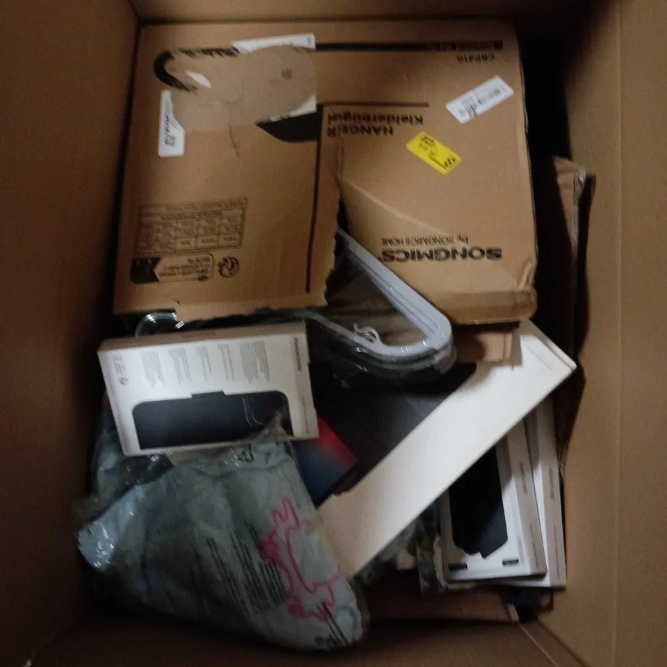 BOX OF APPROXIMATELY 25 ASSORTED ITEMS TO INCLUDE TOM CLANCYS GHOST RECON, IPHONE 14 CASE AND LOVE ISLAND PAJAMAS