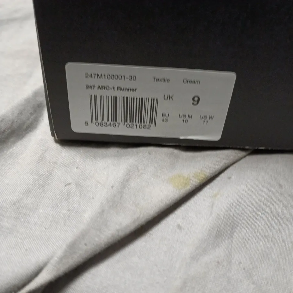 ARC-1 RUNNER SNEAKERS – CREAM/WHITE, UK 9 (EU 43) – BOXED