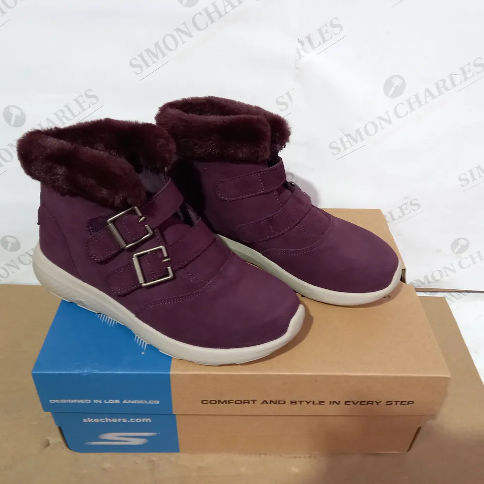 BOXED PAIR OF SKECHERS - SIZE 4.5