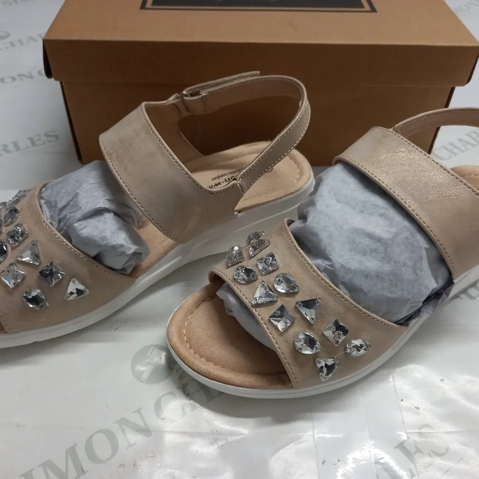 BOXED PAIR OF CUSHION-WALK EMBELLISHED STRAPPY SANDALS IN GOLD - 7