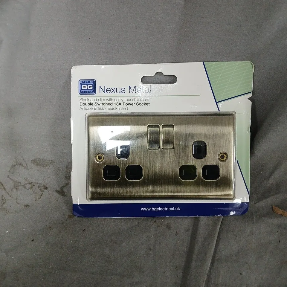 BOXED BG NEXUS METAL DOUBLE SWITCHED 13A POWER SOCKET IN ANTIQUE BRASS
