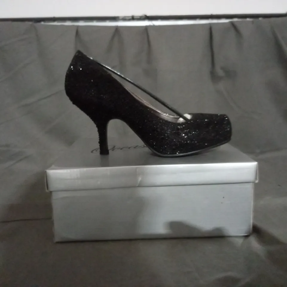 APPROXIMATELY 13 BOXED PAIRS OF CASANDRA BLACK HIGH HEELED SHOES IN VARIOUS SIZES TO INCLUDE SIZE 36EU 