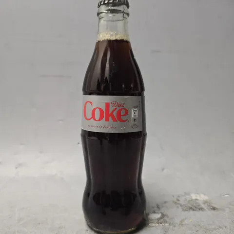 TOTE OF APPROXIMATELY 18 GLASS BOTTLE DIET COKE 